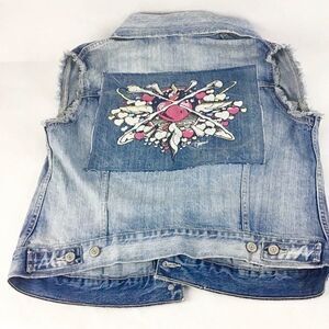 Levi’s Denim Trucker W/Hand Painted Art Vest